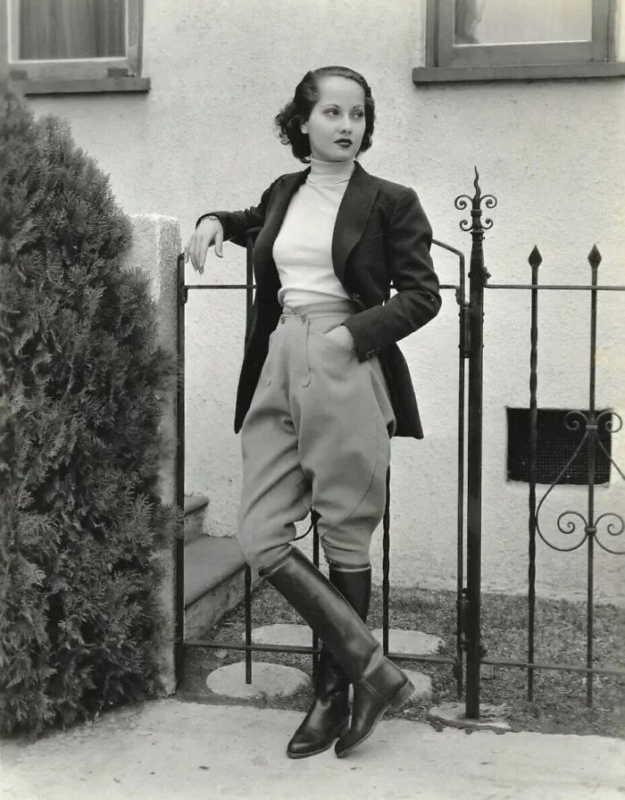 مرل اوبرون در دهه ۱۹۳۰ با لباس سواری | Merle Oberon in 1930s riding attire