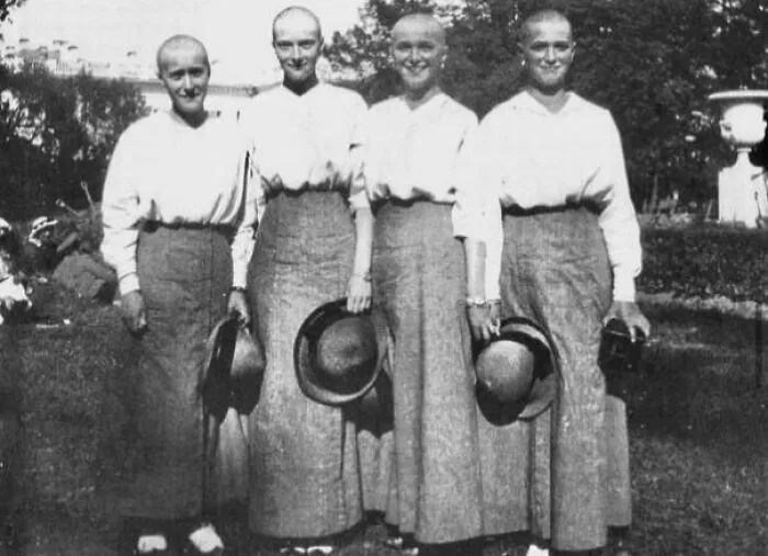 عکس دختران تزار نیکلای دوم پس از سرخک در ۱۹۱۷ | Tsar Nicholas II’s daughters after measles, 1917