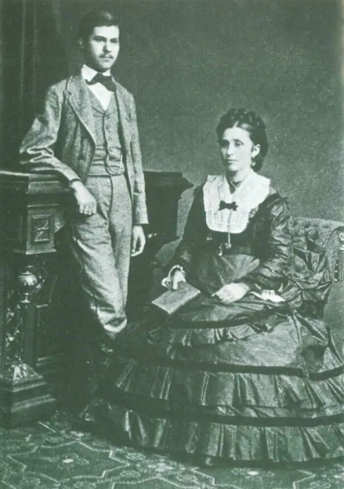 عکس زیگموند فروید نوجوان با مادرش | Young Sigmund Freud with his mother photo