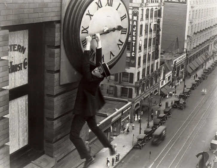 معرفی فیلم ایمنی، اخر از همه – Safety Last! 1923