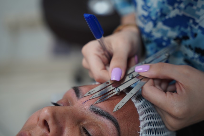 کاشت ابرو در کلینیک محمدی