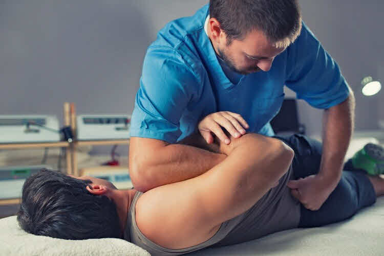 فرق فیزیوتراپی با کایروپراکتیک چیست؟