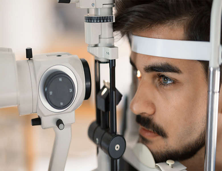 نصب اولیه لنز اسکلرال، در مراکز فیتینگ لنز اسکلرال آموزش داده می شود.
