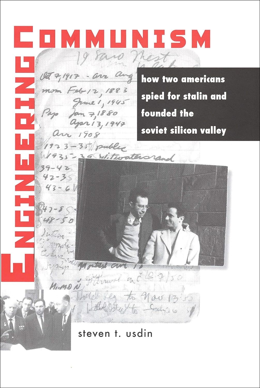 درباره نویسنده: استیون تایگر و مارک بویس کتاب Engineering Communism یا مهندسی کمونیسم به قلم دو نویسنده برجسته یعنی استیون تایگر و مارک بویس نوشته شده است. استیون تایگر یک نویسنده و پژوهشگر آمریکایی با سابقه طولانی در مطالعه و تحلیل مسائل جاسوسی و تکنولوژی در دوران جنگ سرد است. او در آثارش به تأثیرات جنگ سرد بر علم و تکنولوژی پرداخته است. مارک بویس نیز یک تاریخدان و محقق متخصص در تاریخ روابط بینالملل، بهویژه در زمینه جاسوسی و تکنولوژی است. او در تحقیقات خود به بررسی تعاملات میان تکنولوژی و سیاست میپردازد و این کتاب یکی از پروژههای مشترک آنها در بررسی نقش جاسوسی آمریکاییها برای شوروی و تأثیر آن بر توسعه فناوری شوروی است. خلاصه کتاب: 1. جولیوس و ایثل روزنبرگ: مهندسان جاسوس کتاب مهندسی کمونیسم به داستان زندگی و فعالیتهای جولیوس و ایثل روزنبرگ، دو مهندس آمریکایی میپردازد که در دهههای 1940 و 1950 به عنوان جاسوسان شوروی فعالیت میکردند. این دو نفر اطلاعات بسیار حساس و حیاتی در مورد تکنولوژیهای پیشرفته نظامی و صنعتی آمریکا را به شوروی منتقل کردند. نویسندگان به دقت به چگونگی دسترسی این دو به اطلاعات طبقهبندیشده و راههای مخفی انتقال آن به شوروی میپردازند. همچنین به اعدام آنها به جرم خیانت و جاسوسی برای شوروی و تأثیرات سیاسی این رویداد بر روابط آمریکا و شوروی اشاره میشود. 2. نقش اطلاعات دزدیده شده در توسعه تکنولوژی شوروی یکی از جنبههای کلیدی این کتاب، بررسی چگونگی استفاده شوروی از اطلاعاتی است که روزنبرگها به دست آوردند. شوروی از این اطلاعات برای تسریع در توسعه تکنولوژیهای کلیدی مانند رادار، سیستمهای کنترل موشکی، و کامپیوترها استفاده کرد. این اقدامات در نهایت باعث شد که شوروی در برخی زمینههای علمی و تکنولوژیک به سرعت به ایالات متحده نزدیک شود و حتی در مسابقه فضایی و توسعه تسلیحات هستهای به رقابت بپردازد. 3. ایجاد سیلیکون ولی شوروی کتاب مهندسی کمونیسم به جزئیات مربوط به تأسیس یک مرکز فناوری پیشرفته در شوروی، که بعدها به عنوان "سیلیکون ولی شوروی" شناخته شد، میپردازد. با بهرهگیری از اطلاعات دزدیدهشده، شوروی موفق شد پایههای این مرکز فناوری را بنا نهد که در آن نهتنها تکنولوژیهای نظامی بلکه تکنولوژیهای غیرنظامی همچون کامپیوترها و سیستمهای ارتباطی پیشرفته نیز توسعه یافتند. این تحول تأثیر عمیقی بر صنعت شوروی گذاشت و به بهبود قابلیتهای نظامی و فضایی این کشور کمک کرد. 4. ارتباط میان سیاست جهانی و پیشرفت تکنولوژی نویسندگان در این کتاب به بررسی عمیق ارتباطات بین سیاستهای جهانی و تکنولوژی میپردازند. کتاب نشان میدهد که چگونه تلاشهای جاسوسی و سرقت اطلاعات از کشورها میتواند نقش تعیینکنندهای در توسعه تکنولوژی بازی کند. جنگ سرد بهعنوان یک مثال تاریخی بزرگ، تأثیر چشمگیری بر پیشرفتهای علمی و تکنولوژیک دو ابرقدرت جهانی داشت. این رقابت نه تنها باعث شد که آمریکا و شوروی به سمت نوآوریهای بزرگ در حوزههای علمی و نظامی حرکت کنند، بلکه تحولاتی کلیدی در ساختارهای اجتماعی و اقتصادی آنها نیز به همراه داشت. پسزمینه تاریخی: کتاب Engineering Communism در بستری از تاریخ جنگ سرد نگاشته شده است. جنگ سرد دورهای از رقابت سیاسی، نظامی، و ایدئولوژیک میان ایالات متحده و اتحاد جماهیر شوروی بود که پس از جنگ جهانی دوم آغاز شد و تا اوایل دهه 1990 ادامه داشت. این رقابت، که در برخی مواقع به تنشهای نظامی و تهدید به جنگ هستهای منجر شد، شامل مسابقه تسلیحاتی و فضایی نیز بود. در این دوره، دسترسی به تکنولوژیهای پیشرفته یکی از اهداف کلیدی هر دو ابرقدرت بود، و جاسوسی یکی از ابزارهای مهم شوروی برای دستیابی به این تکنولوژیها به شمار میآمد. شوروی با بهرهگیری از شبکههای جاسوسی پیچیده، اطلاعات بسیار مهمی در زمینههای نظامی و علمی از غرب به دست آورد. جولیوس و ایثل روزنبرگ نمونههایی بارز از جاسوسان آمریکایی بودند که با شوروی همکاری کردند و کمک زیادی به توسعه تکنولوژی شوروی کردند. آنها نه تنها اطلاعات مربوط به برنامههای هستهای آمریکا، بلکه تکنولوژیهای الکترونیکی پیشرفته را نیز به شوروی منتقل کردند. مفهوم کلی کتاب: کتاب Engineering Communism به مفهومی مهم میپردازد: چگونه دو مهندس آمریکایی با فعالیتهای جاسوسی خود باعث یک تحول بزرگ در توسعه تکنولوژی اتحاد جماهیر شوروی شدند. مفهوم اصلی این کتاب این است که در دنیای پیچیده سیاستهای جهانی، علم و تکنولوژی از ایدئولوژیها و رقابتهای سیاسی جدا نیستند. نویسندگان به وضوح نشان میدهند که چگونه اطلاعات دزدیدهشده از غرب به شوروی کمک کرد تا در حوزههای کلیدی مانند تکنولوژی الکترونیک، رادار، و کامپیوتر پیشرفت کند. کتاب همچنین تأکید میکند که سیاستهای جهانی و تلاش برای دستیابی به برتری علمی و نظامی میتوانند تأثیرات قابل توجهی بر توسعه علمی داشته باشند. چرا خواندن این کتاب مفید است؟ درک جاسوسی و تأثیر آن بر تکنولوژی: یکی از دلایل اصلی مفید بودن این کتاب، ارائه بینشی درباره نقش حیاتی جاسوسی در توسعه تکنولوژی است. خوانندگان متوجه خواهند شد که چگونه اطلاعاتی که به صورت مخفیانه به دست آمدهاند میتوانند مسیر توسعه علمی و صنعتی یک کشور را تغییر دهند. فهم جنگ سرد و تأثیر آن بر نوآوریهای علمی: کتاب به طور کامل جنگ سرد را به عنوان بستری برای نوآوریهای علمی و تکنولوژیک معرفی میکند. این رقابت جهانی برای تسلط نظامی و فضایی باعث شد که دو ابرقدرت، به ویژه شوروی، تلاش زیادی برای دستیابی به نوآوریهای علمی کنند. آشنایی با رابطه بین سیاست و علم: این کتاب یک مطالعه عمیق در مورد رابطه پیچیده بین سیاستهای جهانی و پیشرفت علمی است. خوانندگان با فهم بهتر این رابطه، میتوانند تحلیلهای دقیقتری از نقش دولتها و سیاستهای جهانی در توسعه تکنولوژیهای مدرن داشته باشند. ارائه جزئیات درباره شکلگیری صنعت تکنولوژی شوروی: کتاب اطلاعات جامع و دقیقی درباره نحوه تأسیس مراکز فناوری پیشرفته در شوروی ارائه میدهد. این موضوع به ویژه برای کسانی که به تاریخ تکنولوژی و صنعت علاقهمند هستند، بسیار مفید خواهد بود. آگاهی از تحولات تاریخی و سیاسی: کتاب به خوانندگان کمک میکند تا دید وسیعتری نسبت به تحولات سیاسی و تاریخی دوران جنگ سرد پیدا کنند و بفهمند که چگونه رقابتهای جهانی میتوانند مسیرهای علمی و تکنولوژیک را تغییر دهند. این کتاب نه تنها برای تاریخدوستان و علاقهمندان به جنگ سرد جذاب است، بلکه برای کسانی که به تکنولوژی و ارتباطات جهانی علاقه دارند، بسیار ارزشمند و آموزشی خواهد بود.