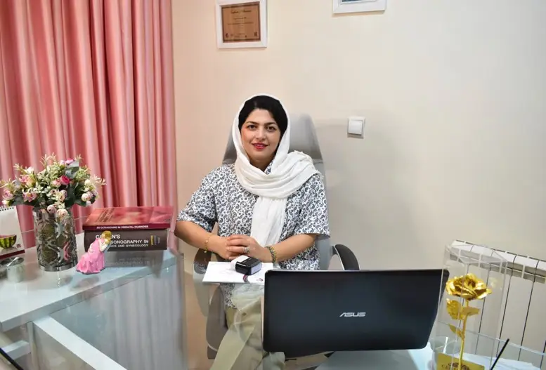 مونس پلاستی با متخصص زنان دکتر فاطمه صالحی در تهران