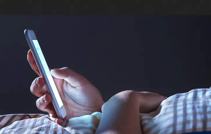 کنار گذاشتن گوشی به مدت فقط ۳ روز، فعالیت مغز شما را تغییر میدهد، علائمی شبیه ترک مواد اعتیادزا