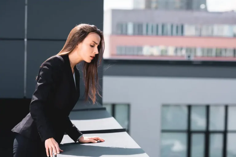 چرا برخی افراد دچار ارتفاع‌هراسی (Acrophobia) می‌شوند و برخی نه؟