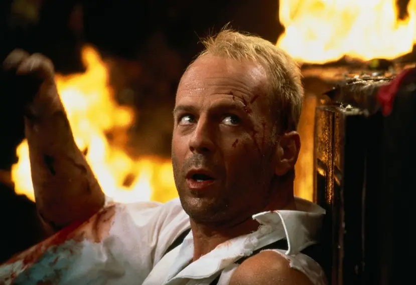 فیلم The Fifth Element (1997) – نقد، تحلیل و داستان