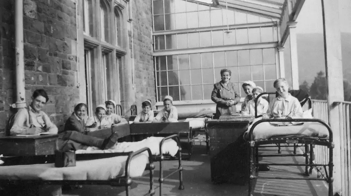 سل و آسایشگاههای کوهستانی: آیا هوای سرد درمانگر بود؟ | Tuberculosis and Mountain Sanatoriums