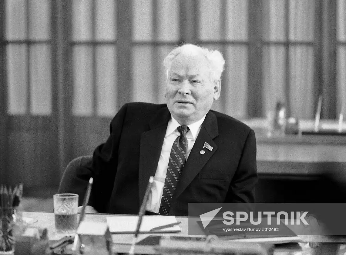 کنستانتین چرننکو (Konstantin Chernenko)